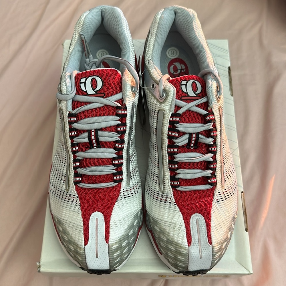 Brand new in box Men’s Pearl iZumi Sneakers